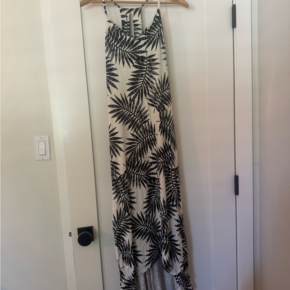 Elegant Black and White Leaf Print Skirt